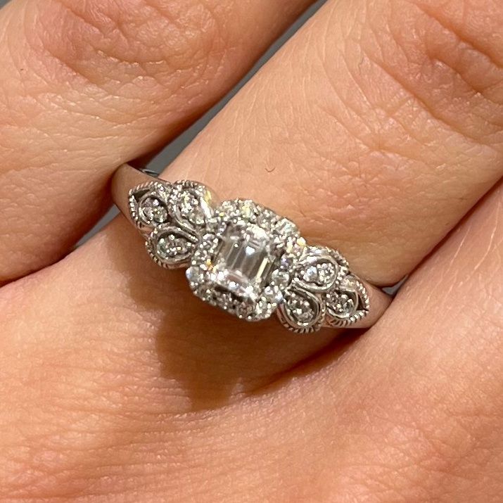 Pre-Owned 18ct White Gold 0.29ct Diamond Halo Ring