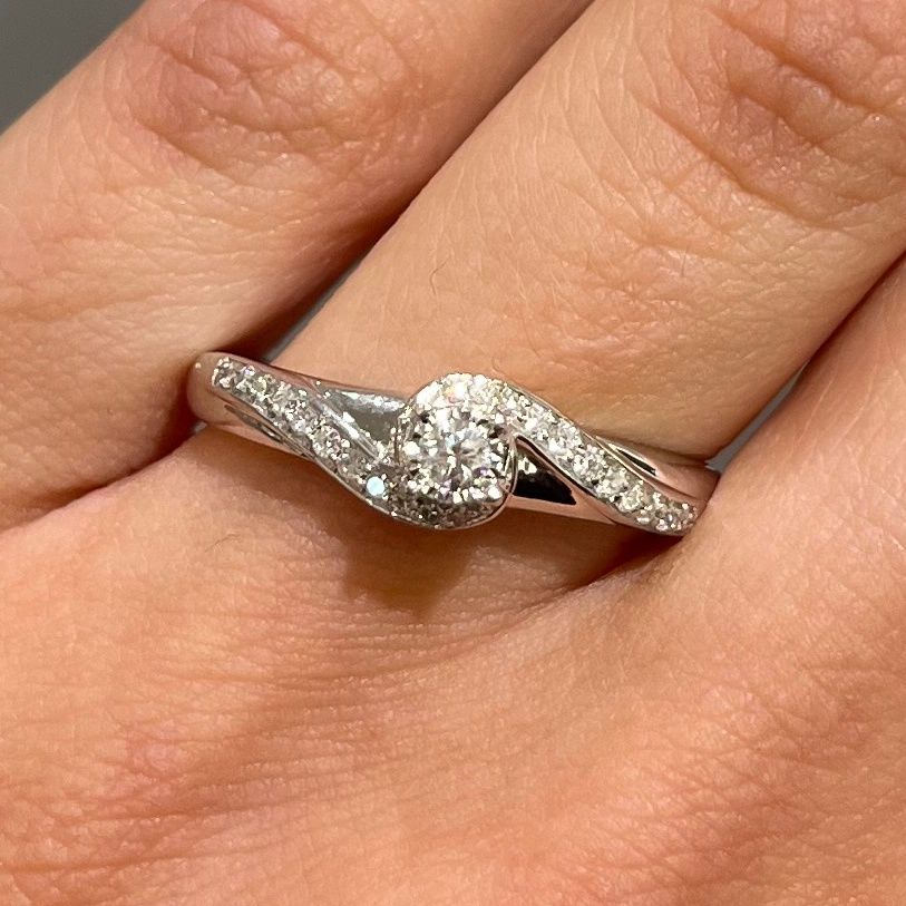 Pre-Owned 9ct White 0.17ct Diamond Twist Engagement Ring
