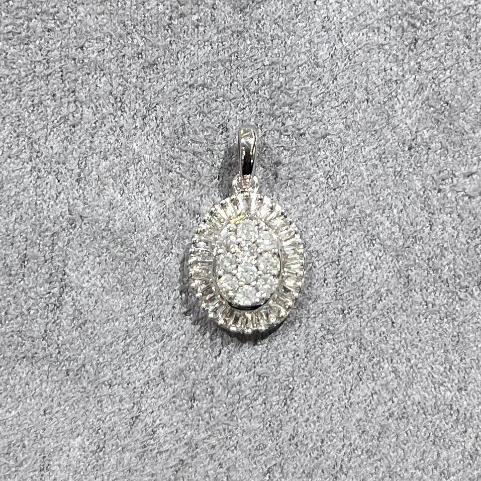 Pre-Owned 9ct White Gold 0.20ct Diamond Oval Pendant