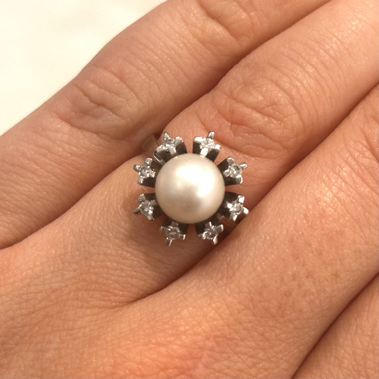 Pre-Owned 14ct White Gold Pearl and Diamonds Ring