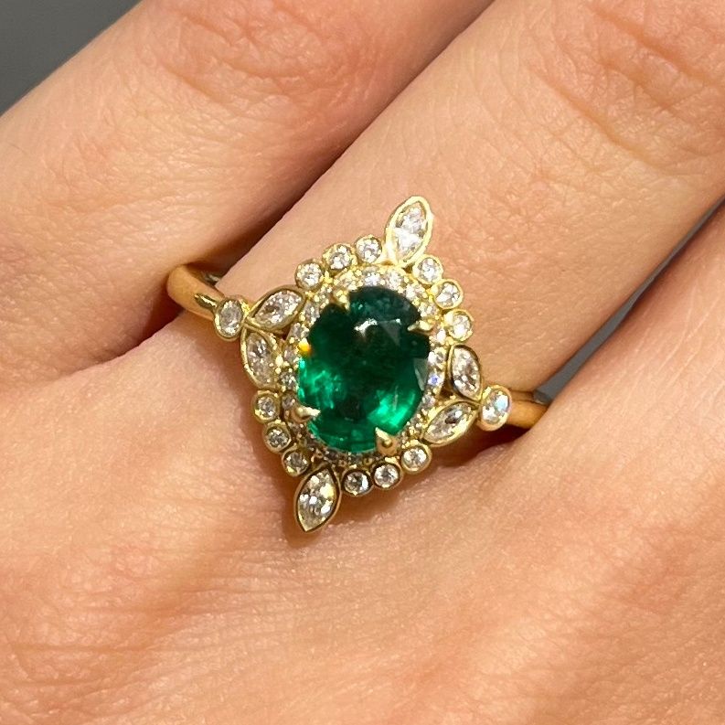 18ct Yellow Gold 1.03ct Emerald &amp; 0.36ct Diamond Ring