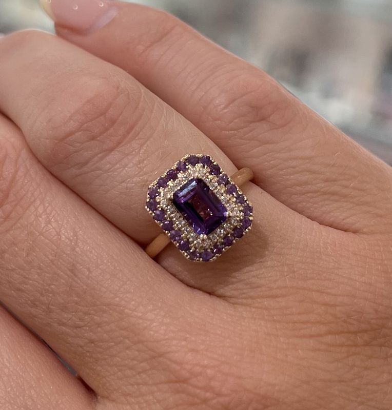 9ct Yellow Gold Amethyst & Diamond Double Halo Ring 9ct Yellow Gold Amethyst & Diamond Double Halo Ring