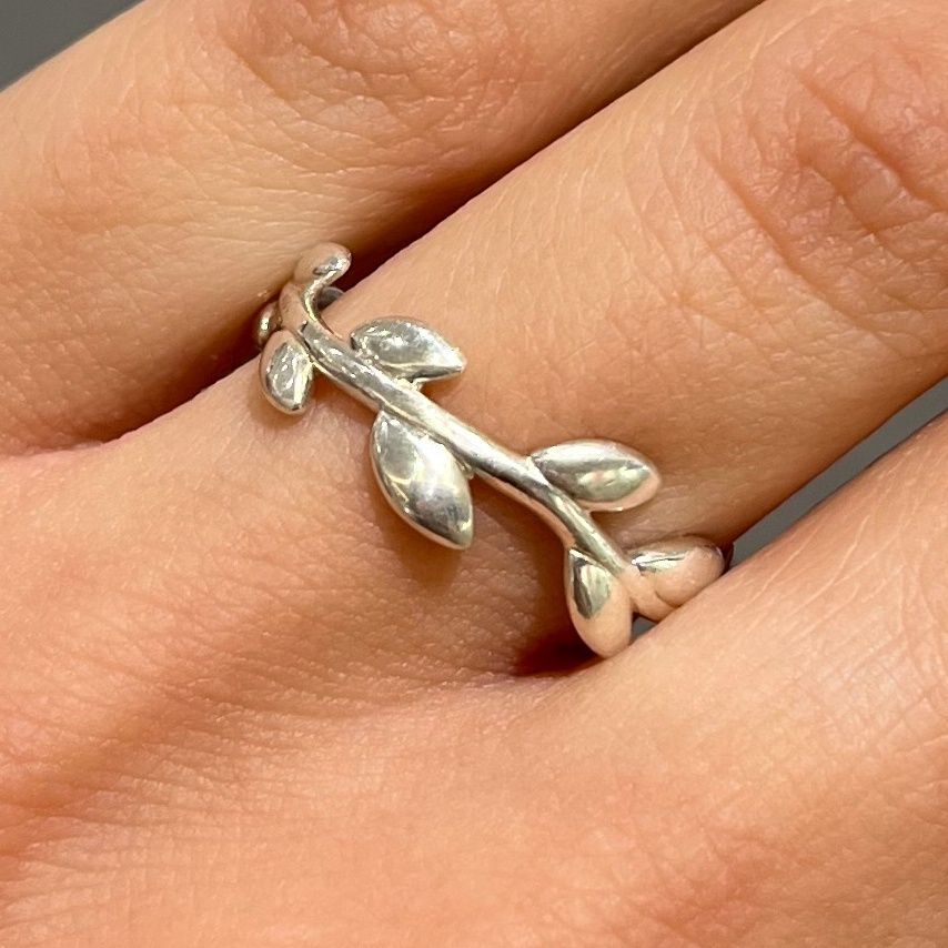 Pre-Owned Tiffany &amp; Co Olive Leaf Band Ring