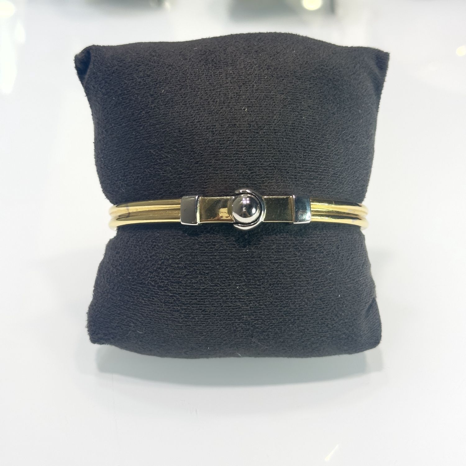 Pre-Owned 18ct Yellow/White Gold Fancy Hinged Bangle