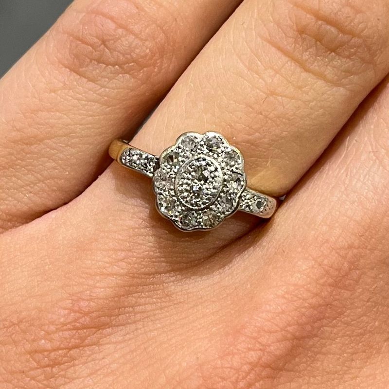 Pre-Owned 18ct Yellow Gold 0.12ct Diamond Vintage Cluster Ring Pre-Owned 18ct Yellow Gold 0.12ct Diamond Vintage Cluster Ring