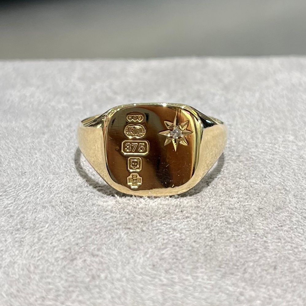 Pre-Owned 9ct Yellow Gold Diamond Signet Ring