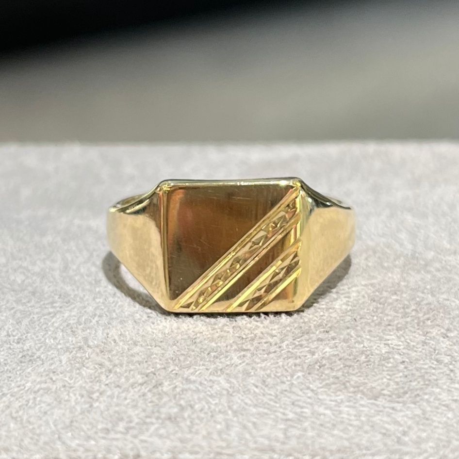 Pre-Owned 9ct Yellow Gold Square Signet Ring