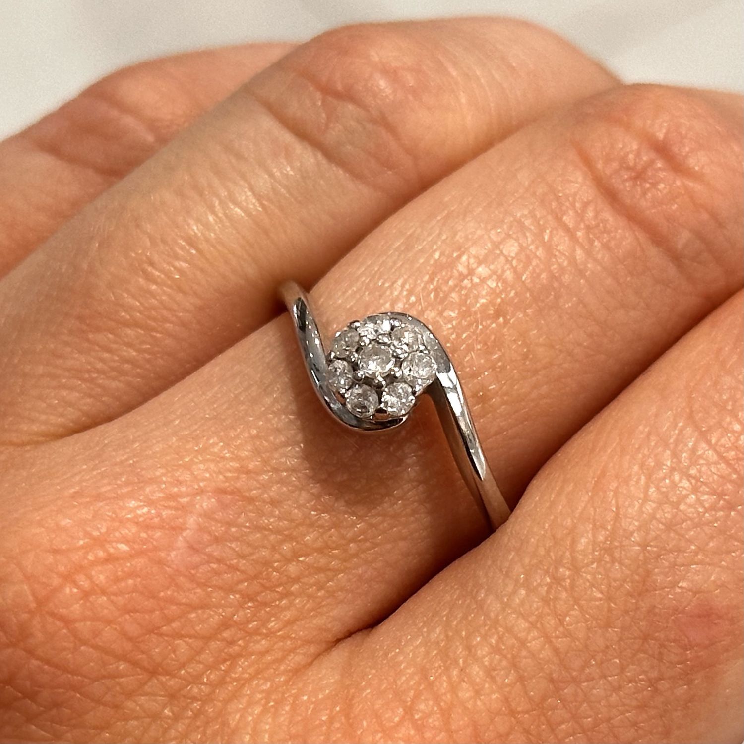 Pre-Owned 9ct White Gold Diamond Flower Cluster Ring 0.25ct