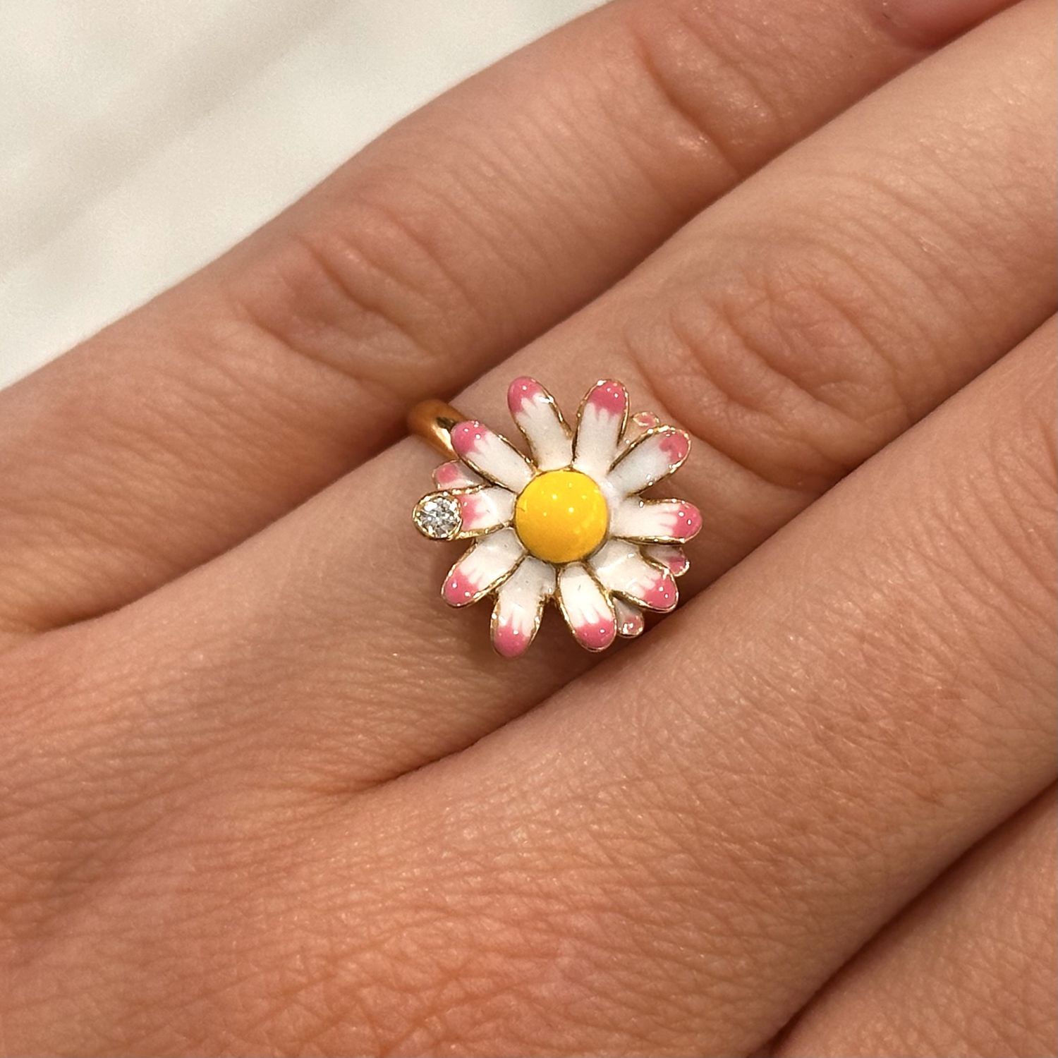 Pre-Owned 18ct Yellow Gold Dior Diamond Daisy Ring