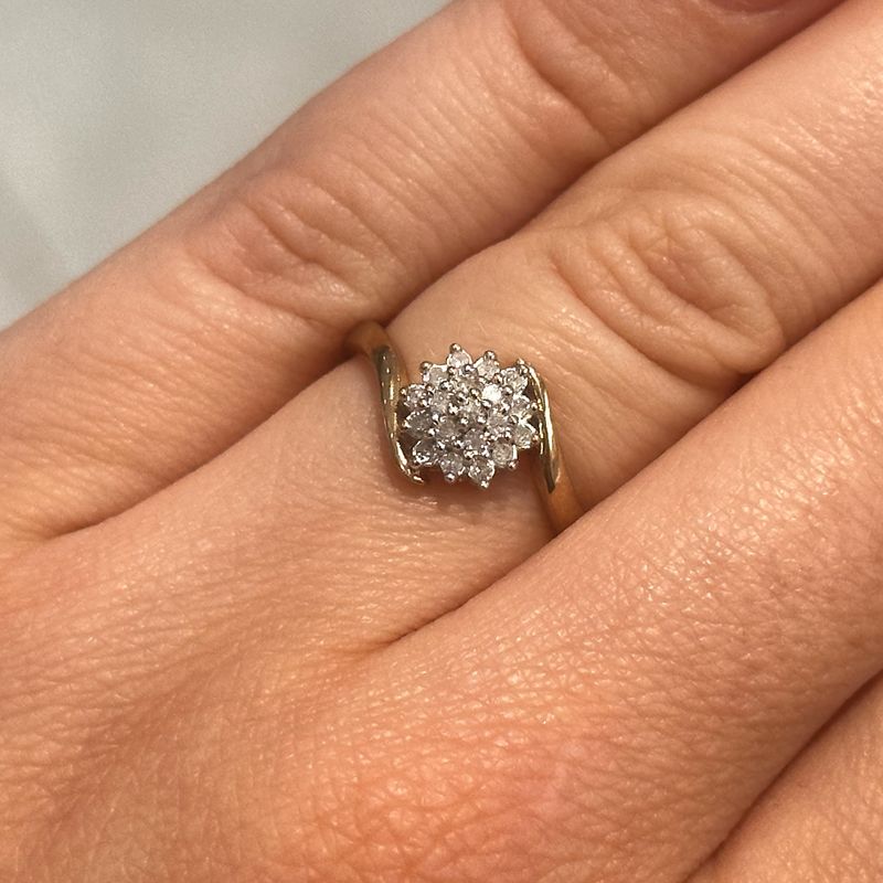 Pre-Owned 9ct Yellow Gold Twisted Diamond Cluster Ring