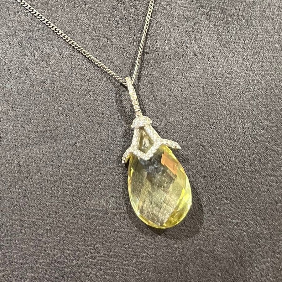 Pre-Owned 18ct White gold Quartz &amp; Diamond Pendant