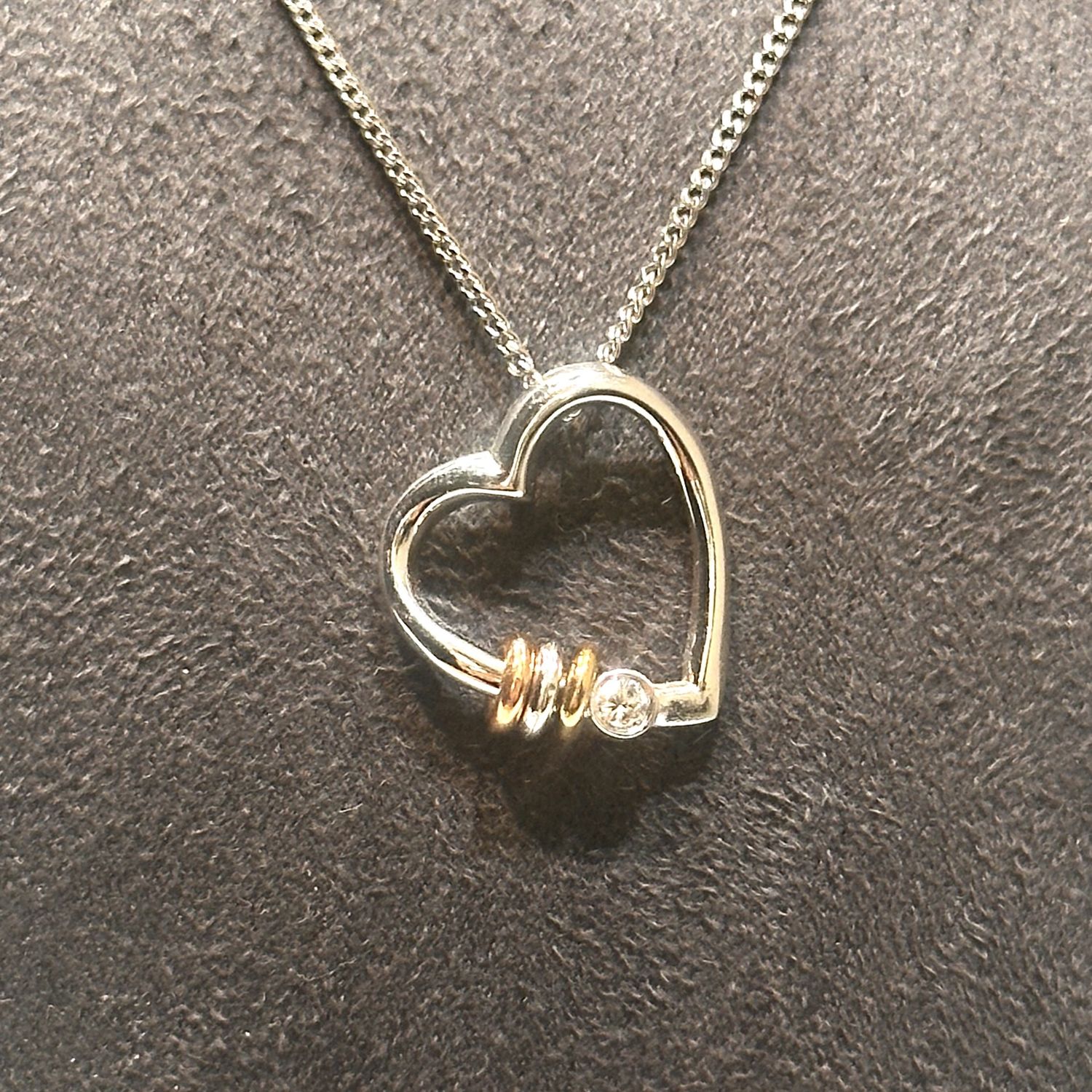 Pre-Owned 9ct White Gold Diamond Heart Pendant