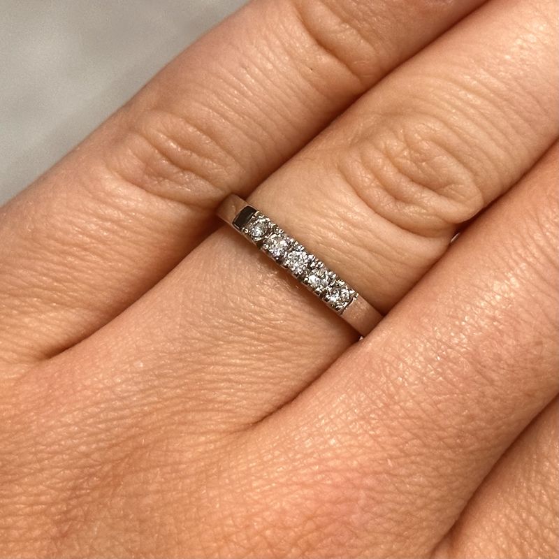 Pre-Owned 18ct White Gold Half Eternity Ring 0.10ct H Si1