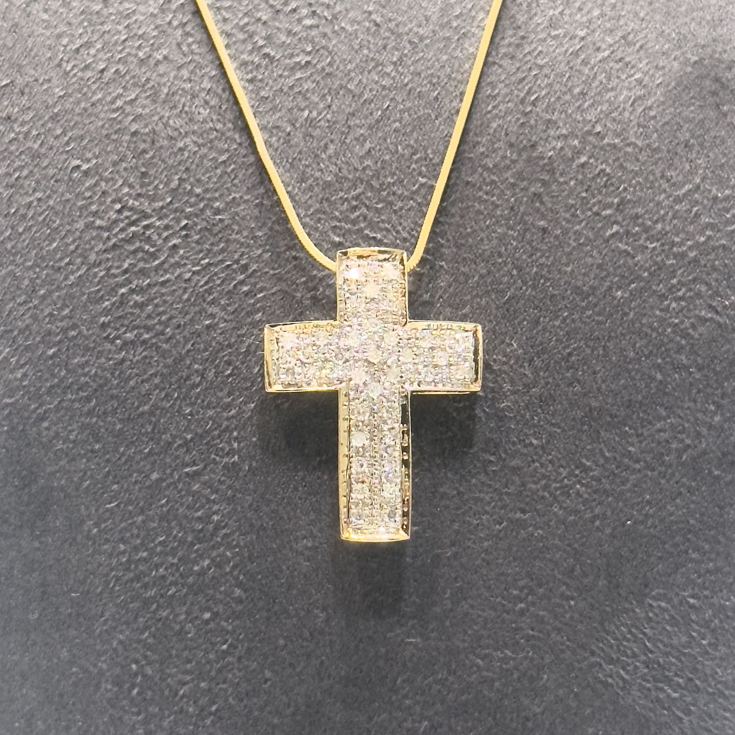 Pre-Owned 9ct Yellow Gold Diamond Cluster Cross Pendant 2.2g