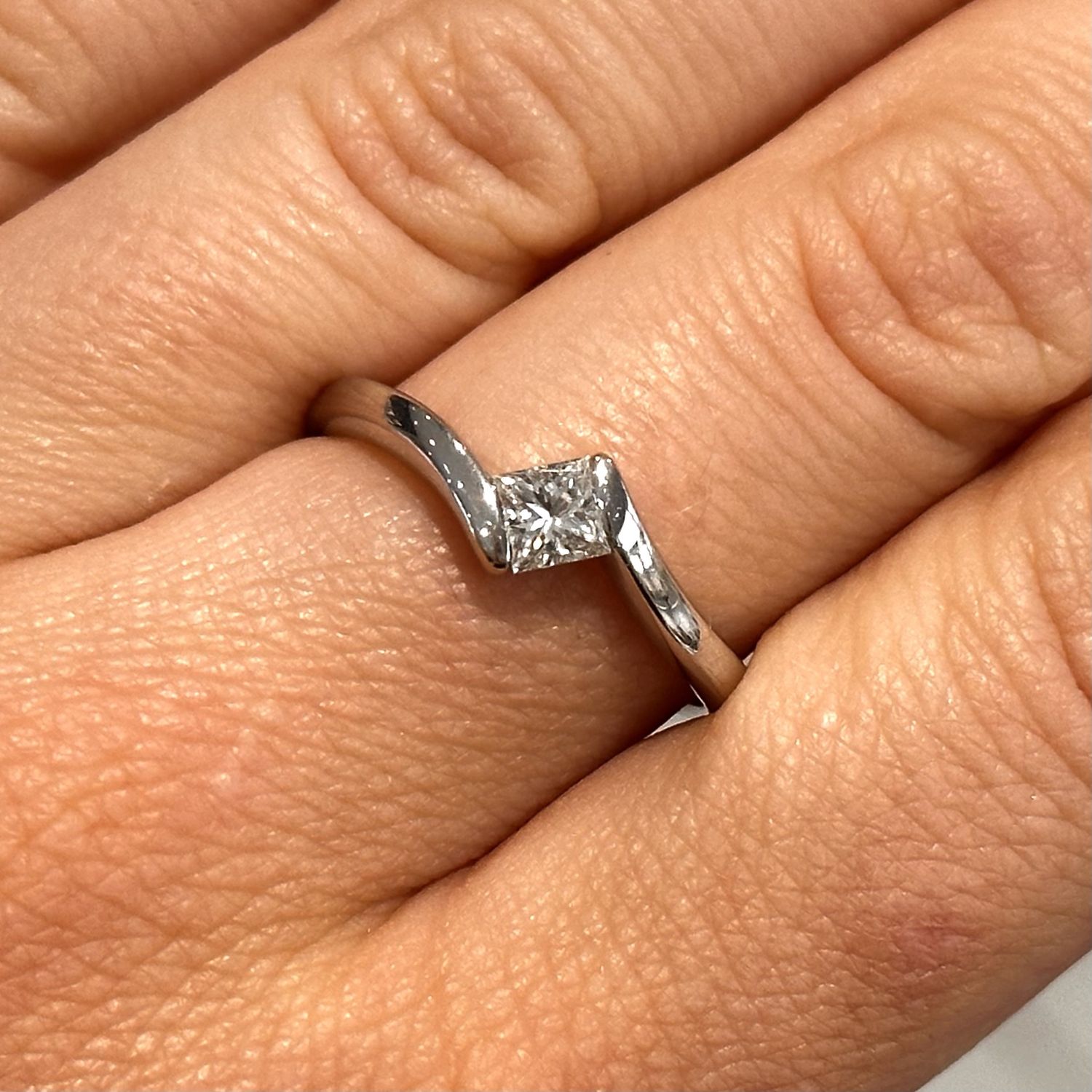 Pre-Owned 18ct White Gold Princess Cut Twisted Diamond Ring 0.40ct G/H Si