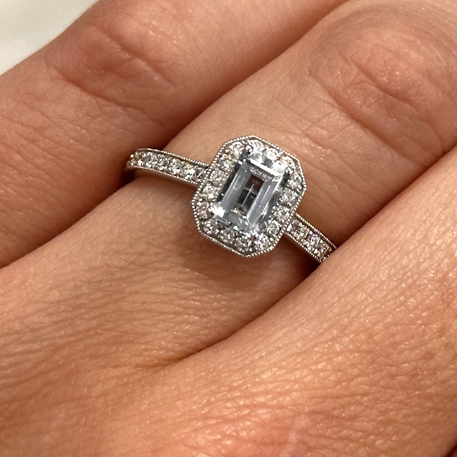 18ct White Gold Aquamarine &amp; Diamonds Cluster Ring