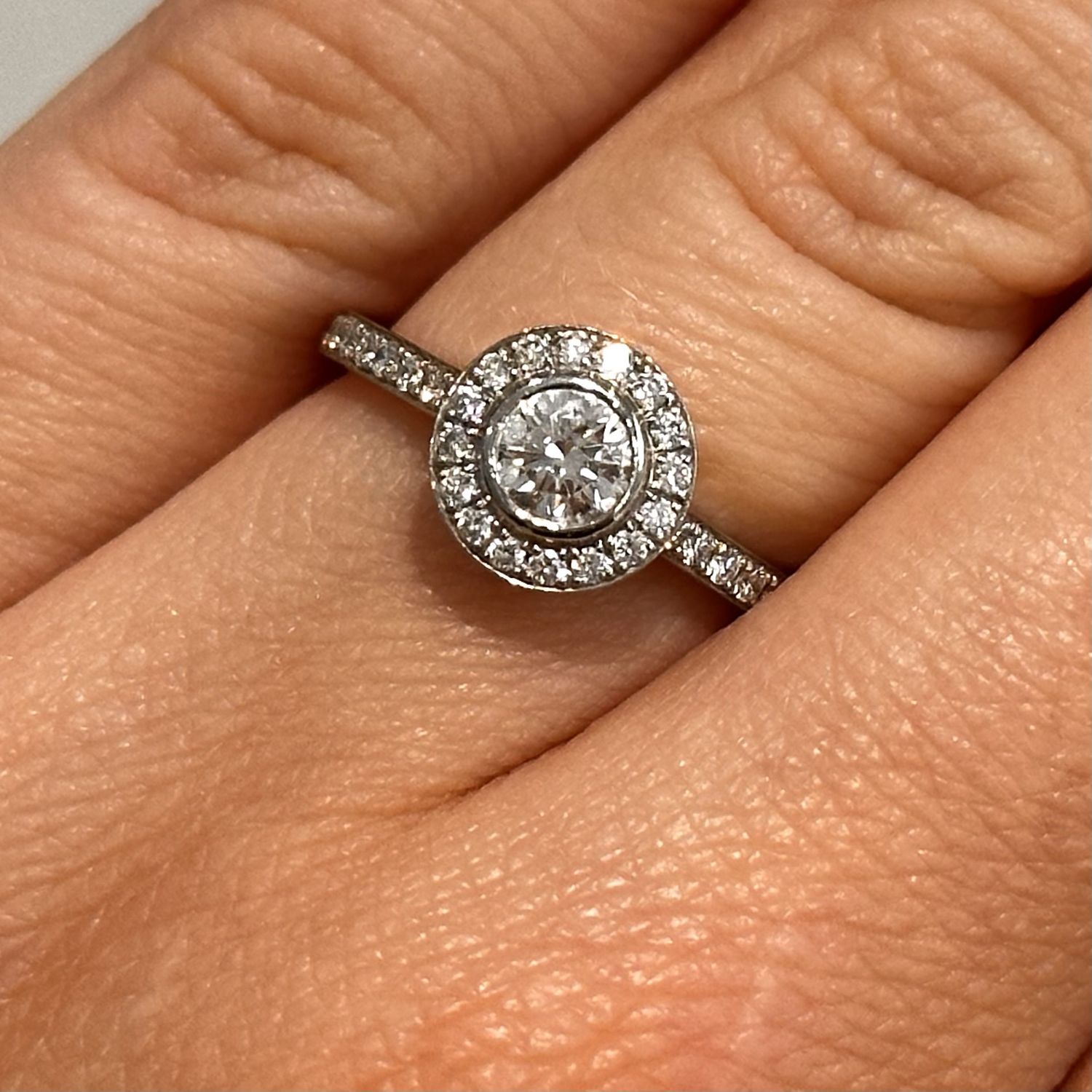 Platinum Round Diamond Halo Ring G/SI1 G/VS