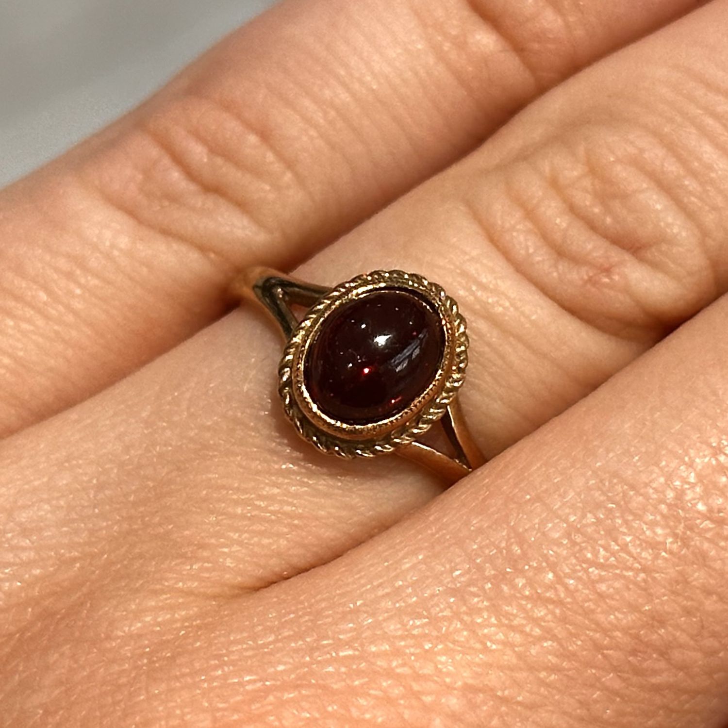 9ct Yellow Gold Cabochon Garnet Signet Ring