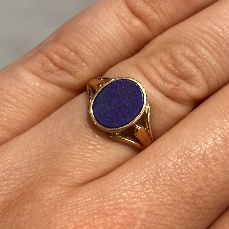 Pre-Owned 9ct Yellow Gold Lapis Lazuli Signet Ring