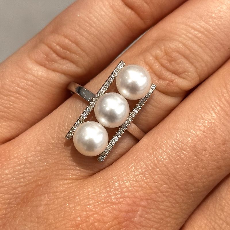 9ct White Gold Pearl and Diamond Bar Ring