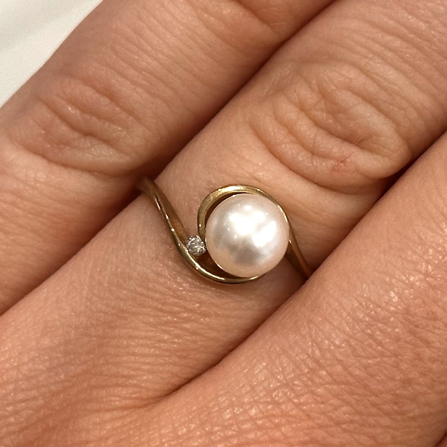 Pre-Owned 9ct Yellow Gold Twist Pearl and Diamond Ring