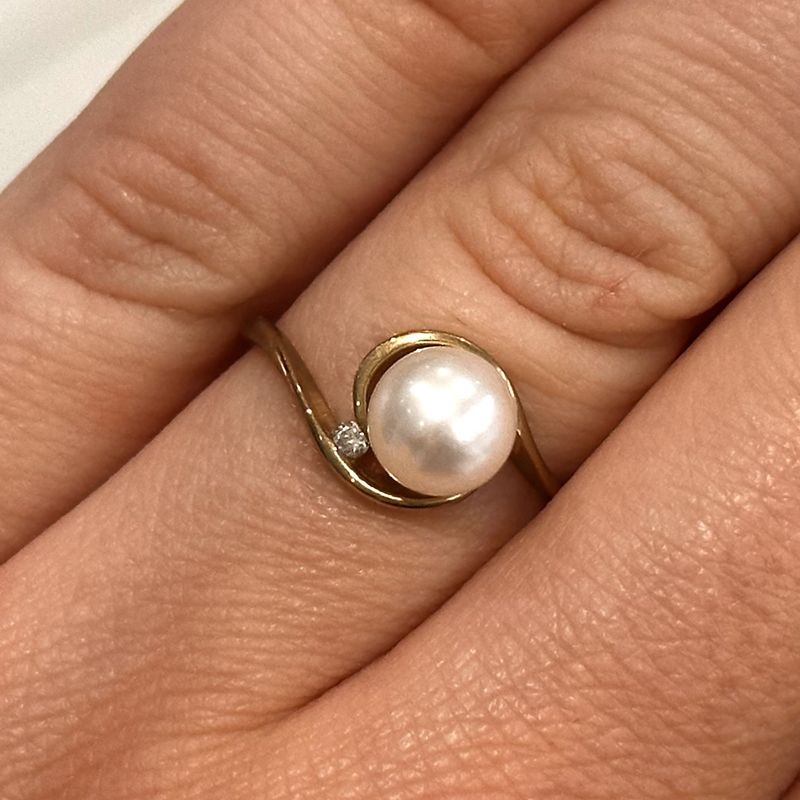 Pre-Owned 9ct Yellow Gold Twist Pearl and Diamond Ring