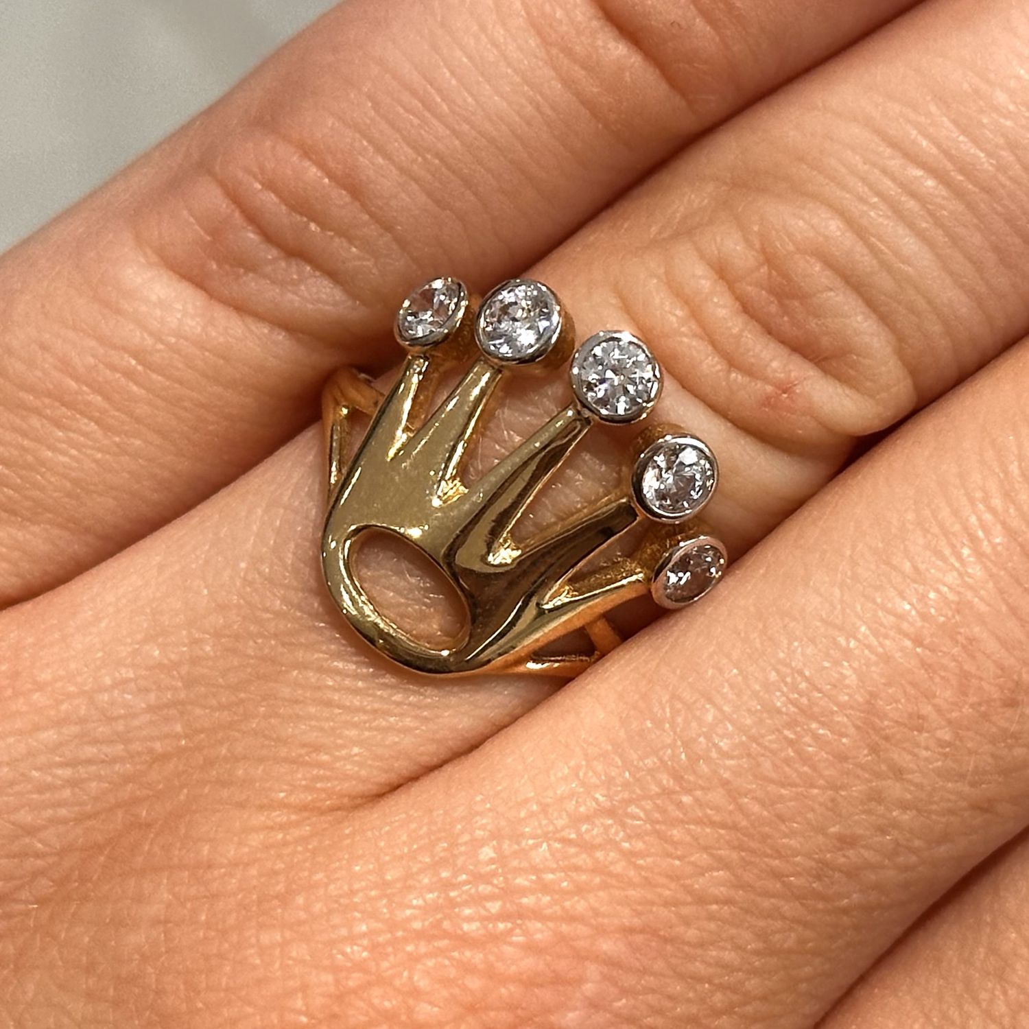 Pre-Owned 9ct Yellow Gold CZ Crown Ring