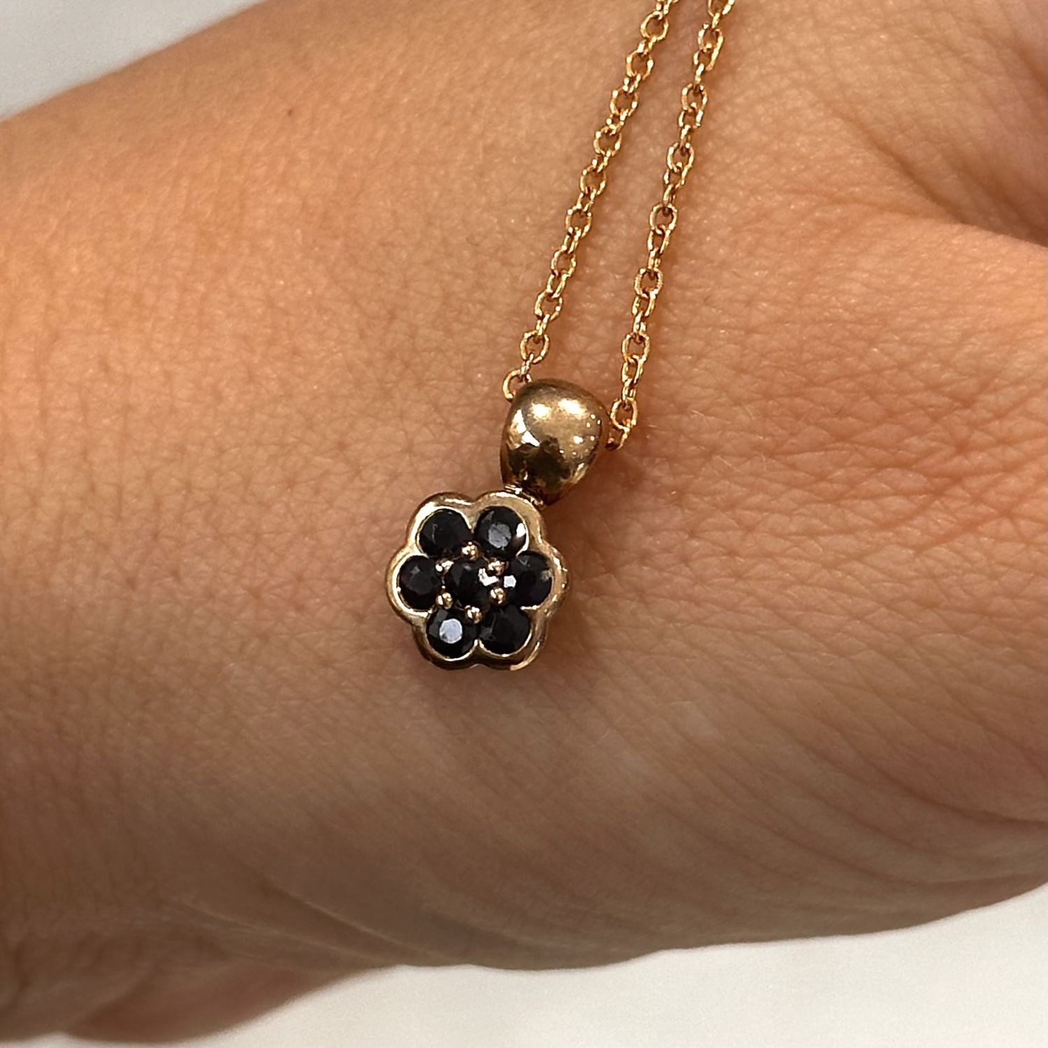 Pre-Owned 9ct Yellow Gold Sapphire Flower Pendant