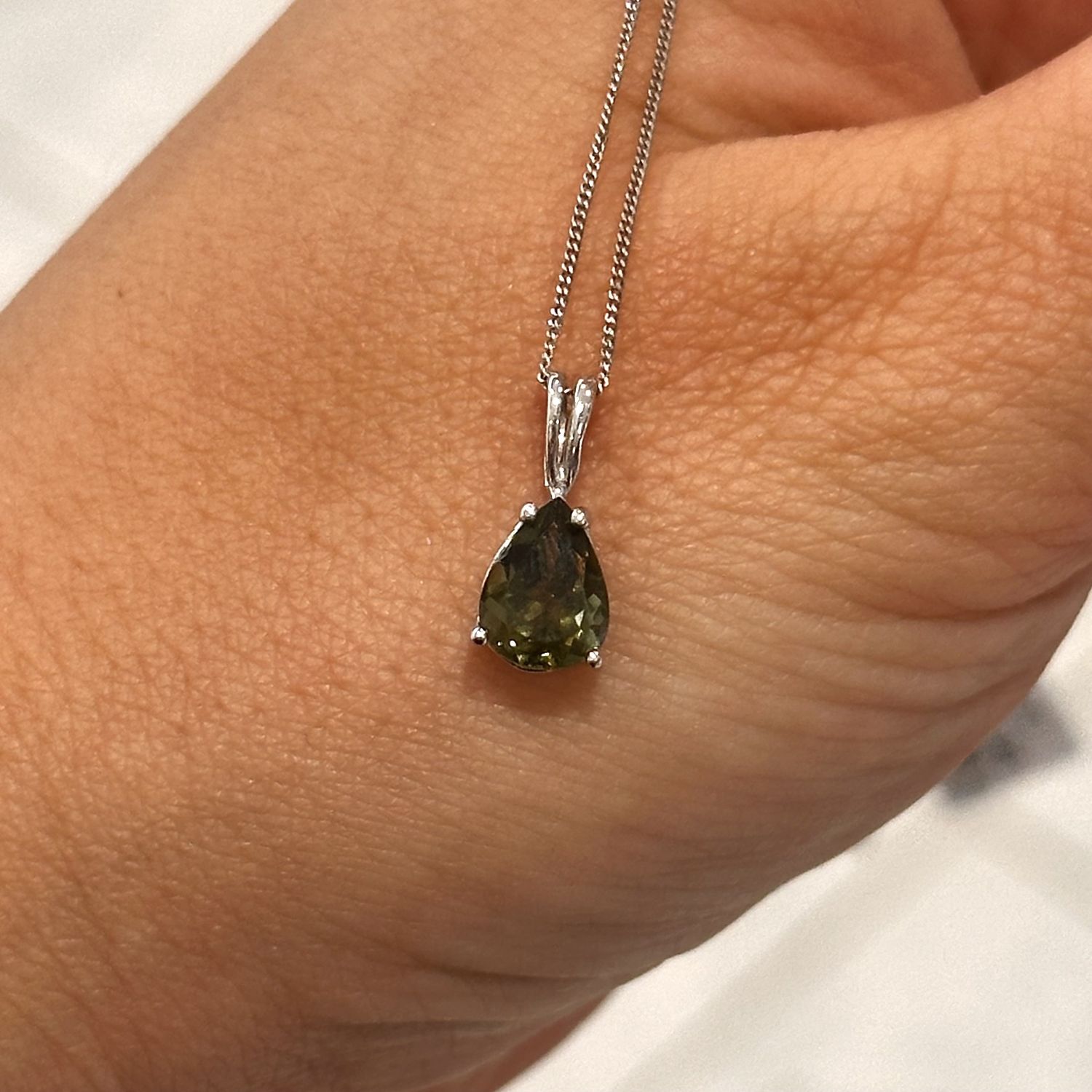 Pre-Owned 9ct White Gold Green Tourmaline Necklace 18&quot;
