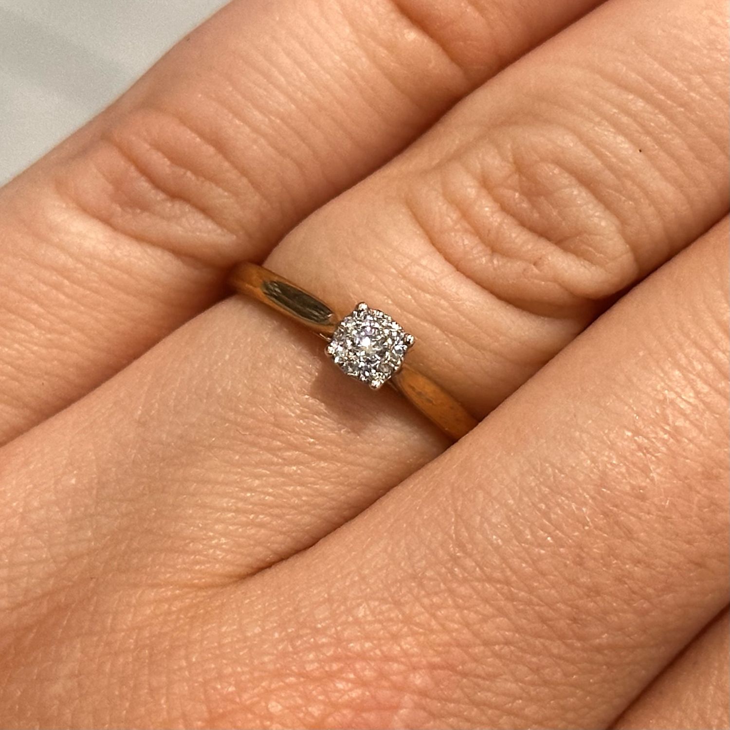 Pre-Owned 9ct Yellow Gold Round Brilliant Diamond Cluster Ring 1.3g Size N