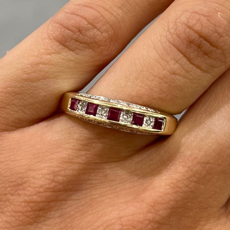Pre-owned 9ct Yellow Gold Ruby &amp; Diamond Ring