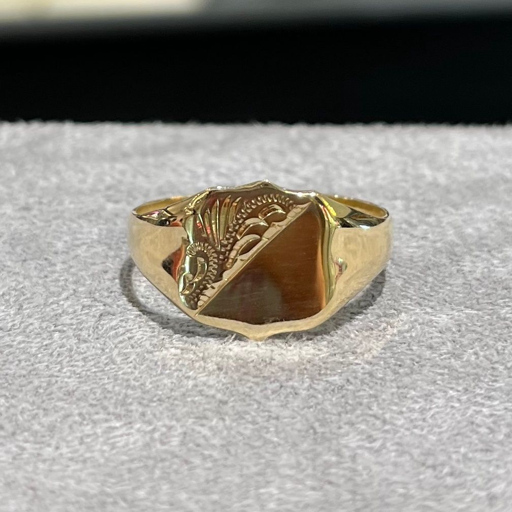 Pre-Owned 9ct Yellow Gold Shield Signet Ring
