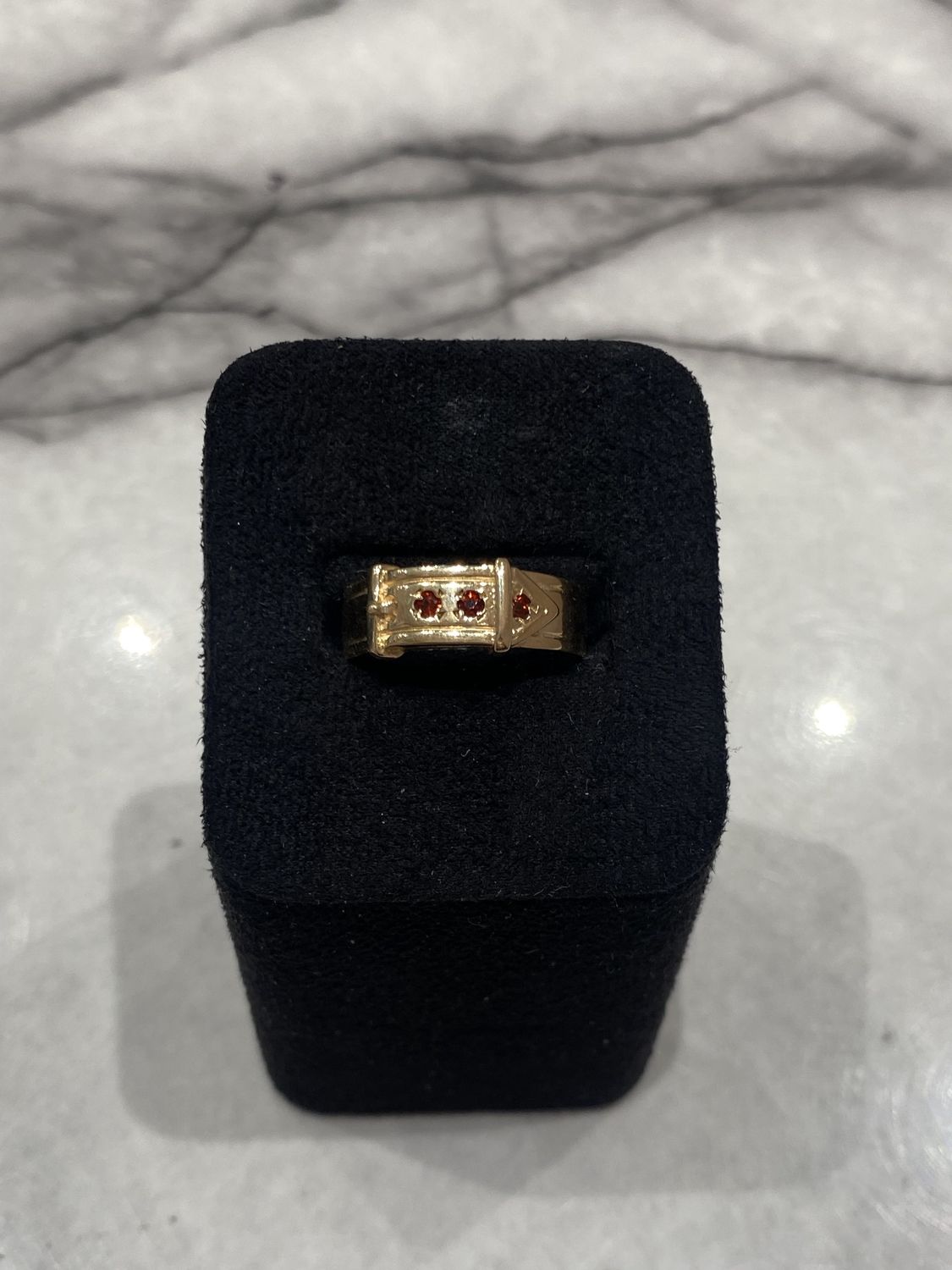 Pre-Owned 9ct Yellow Gold Garnet Buckle Ring