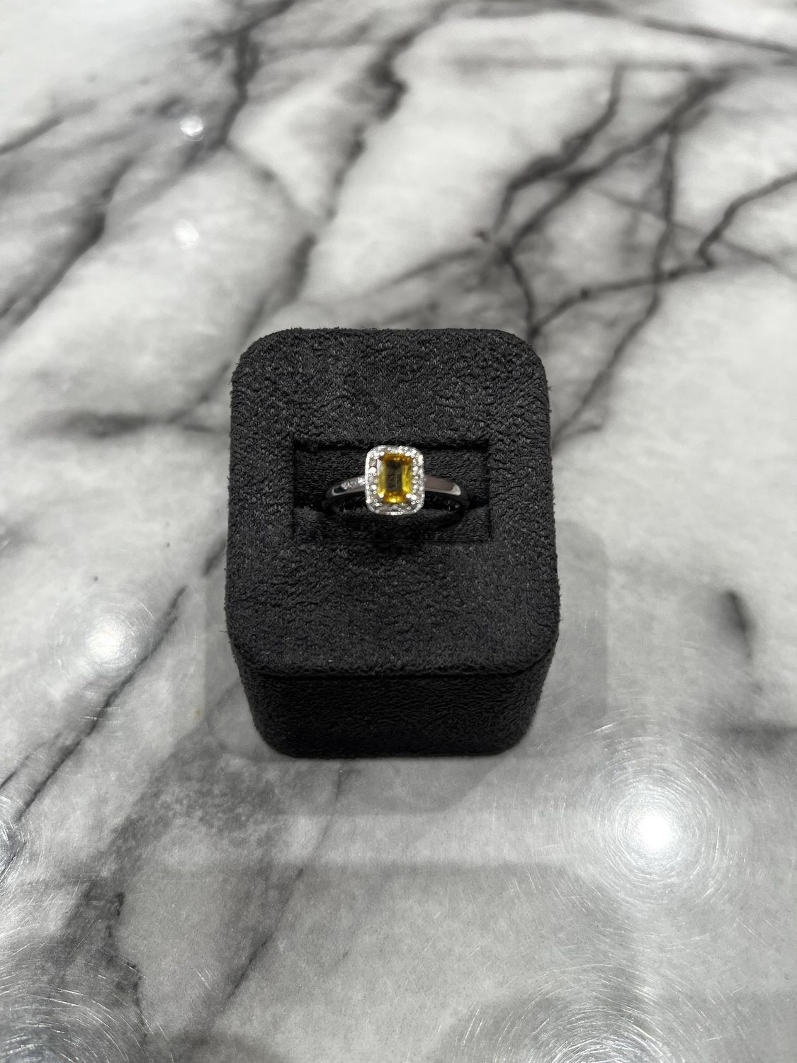 Pre-Owned 9ct White Gold Yellow Sapphire &amp; Diamond Ring