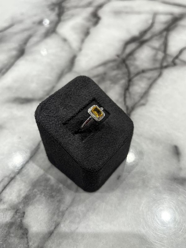 Pre-Owned 9ct White Gold Yellow Sapphire &amp; Diamond Ring