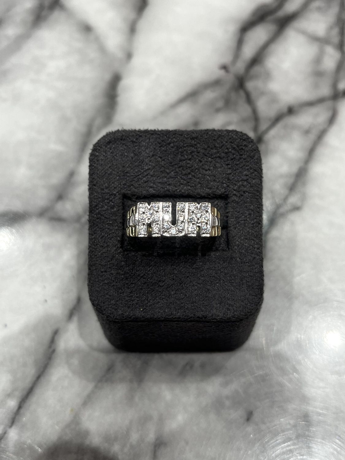 Pre-Owned 9ct Yellow Gold CZ Mum Ring