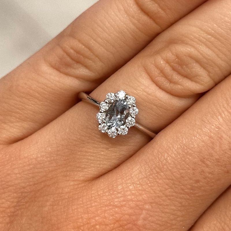 18ct White Gold Oval Aquamarine &amp; Diamond Cluster
