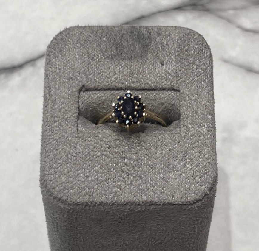 Pre-Owned 9ct Yellow Gold Vintage Sapphire Cluster Ring