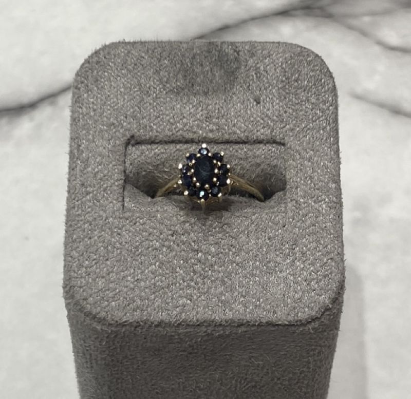 Pre-Owned 9ct Yellow Gold Vintage Sapphire Cluster Ring