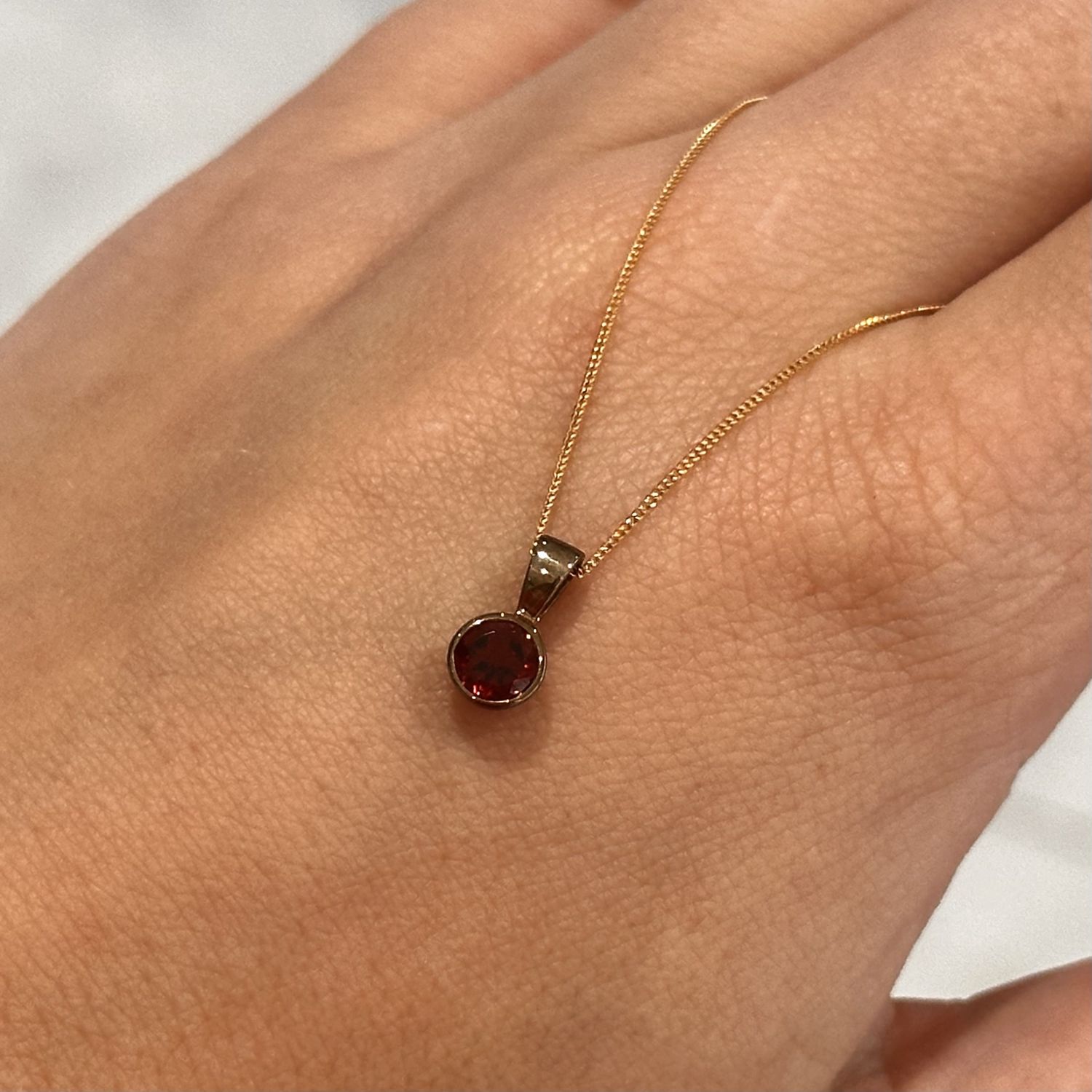 9ct Yellow Gold Garnet Rubover Pendant 5mm
