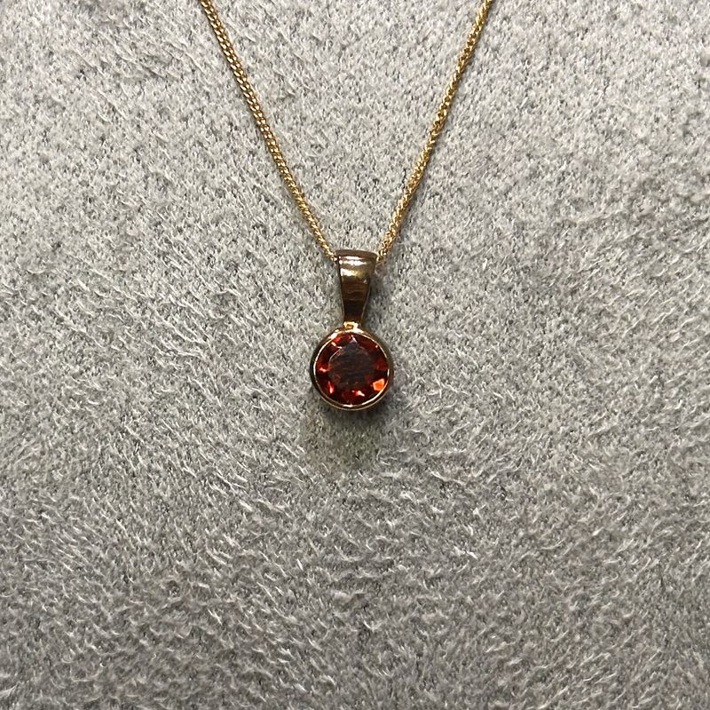 9ct Yellow Gold Garnet Rubover Pendant 5mm