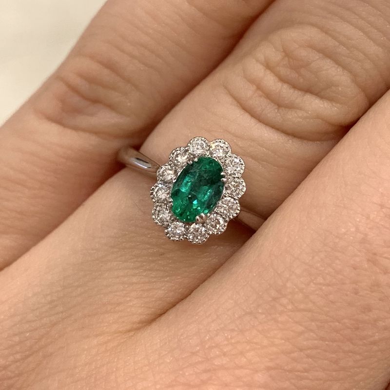 18ct White Gold Emerald &amp; Diamond Cluster Ring