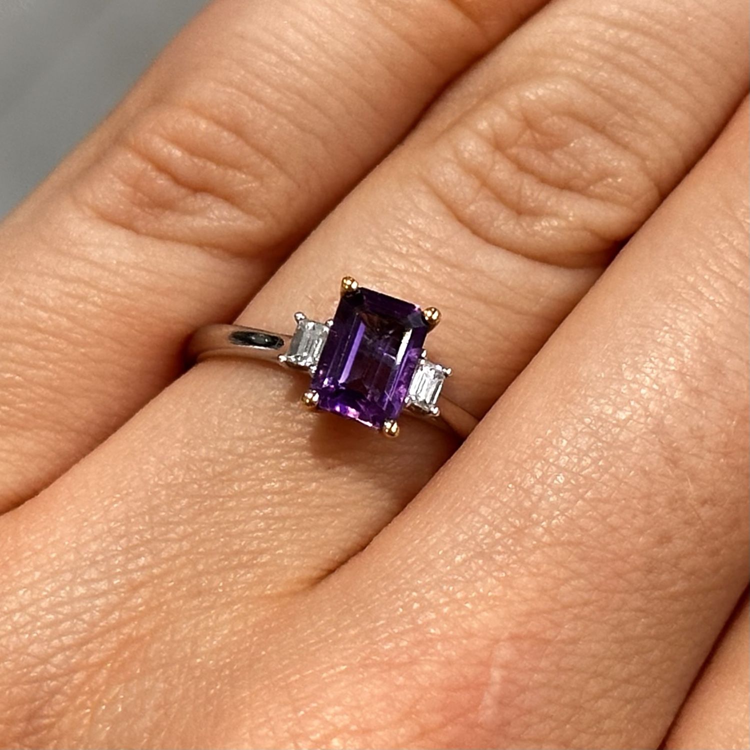 18ct White and Rose Gold Amethyst 0.86ct &amp; Diamond 0.12ct Ring