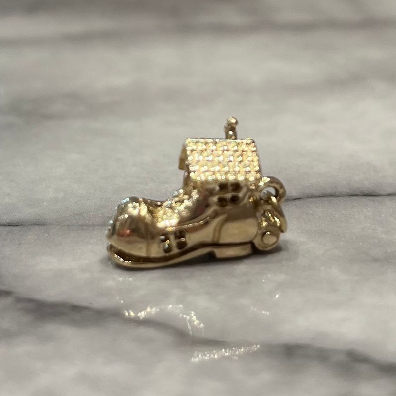 Pre-Owned 9ct Yellow Gold ‘Old Lady Who Lived In A Shoe’ Articulated Charm