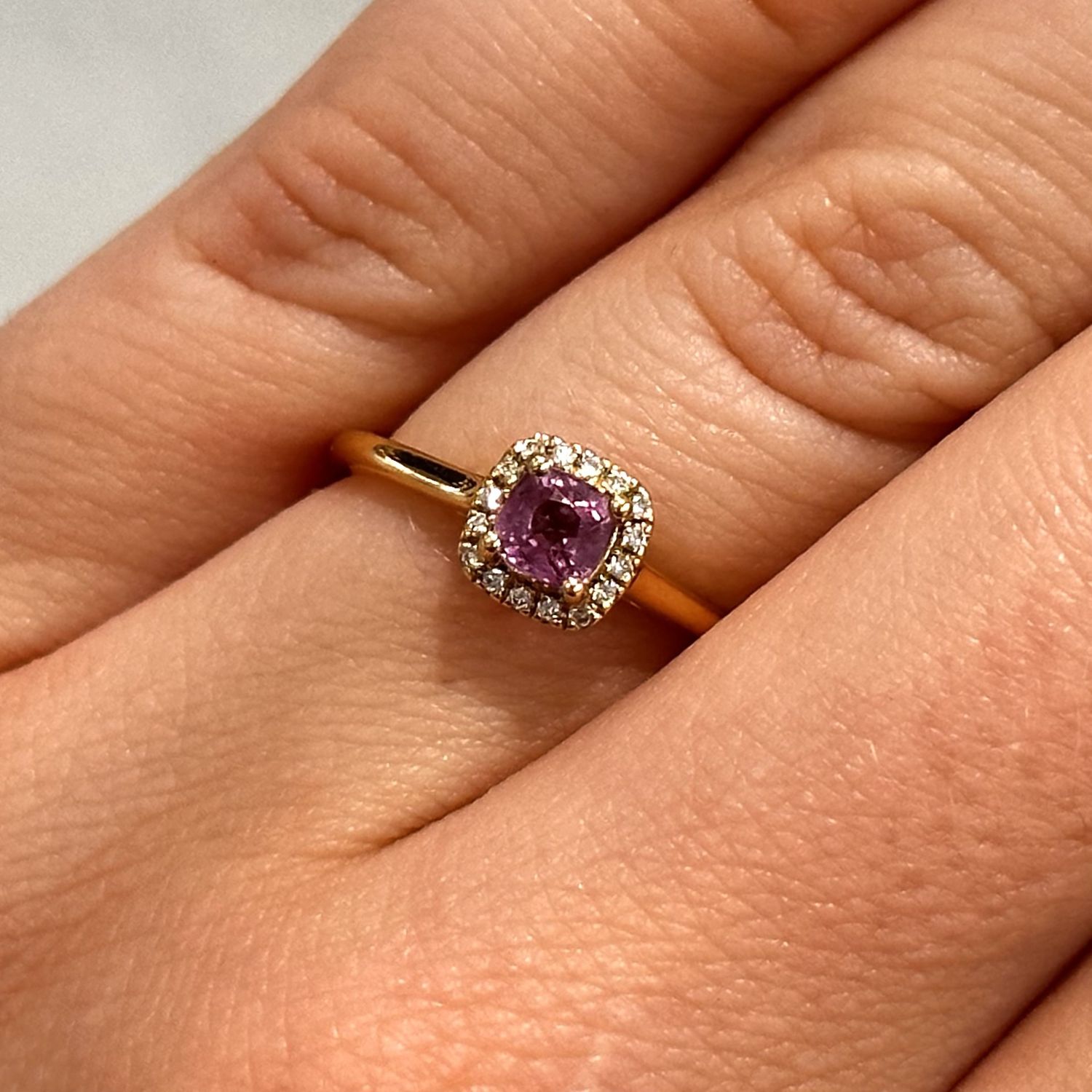 18ct Yellow Gold Purple Sapphire &amp; Diamond Ring
