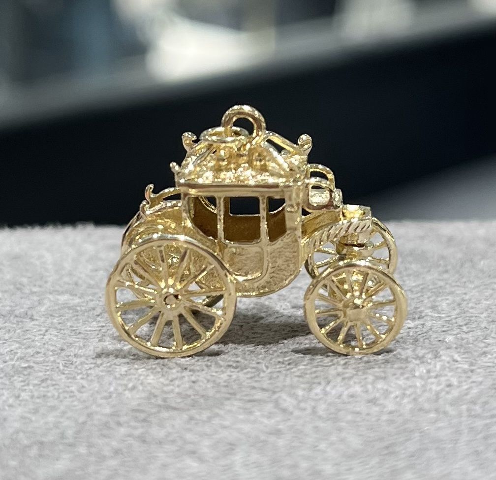 Pre-Owned 9ct Yellow Gold Old Fashioned Carriage Charm