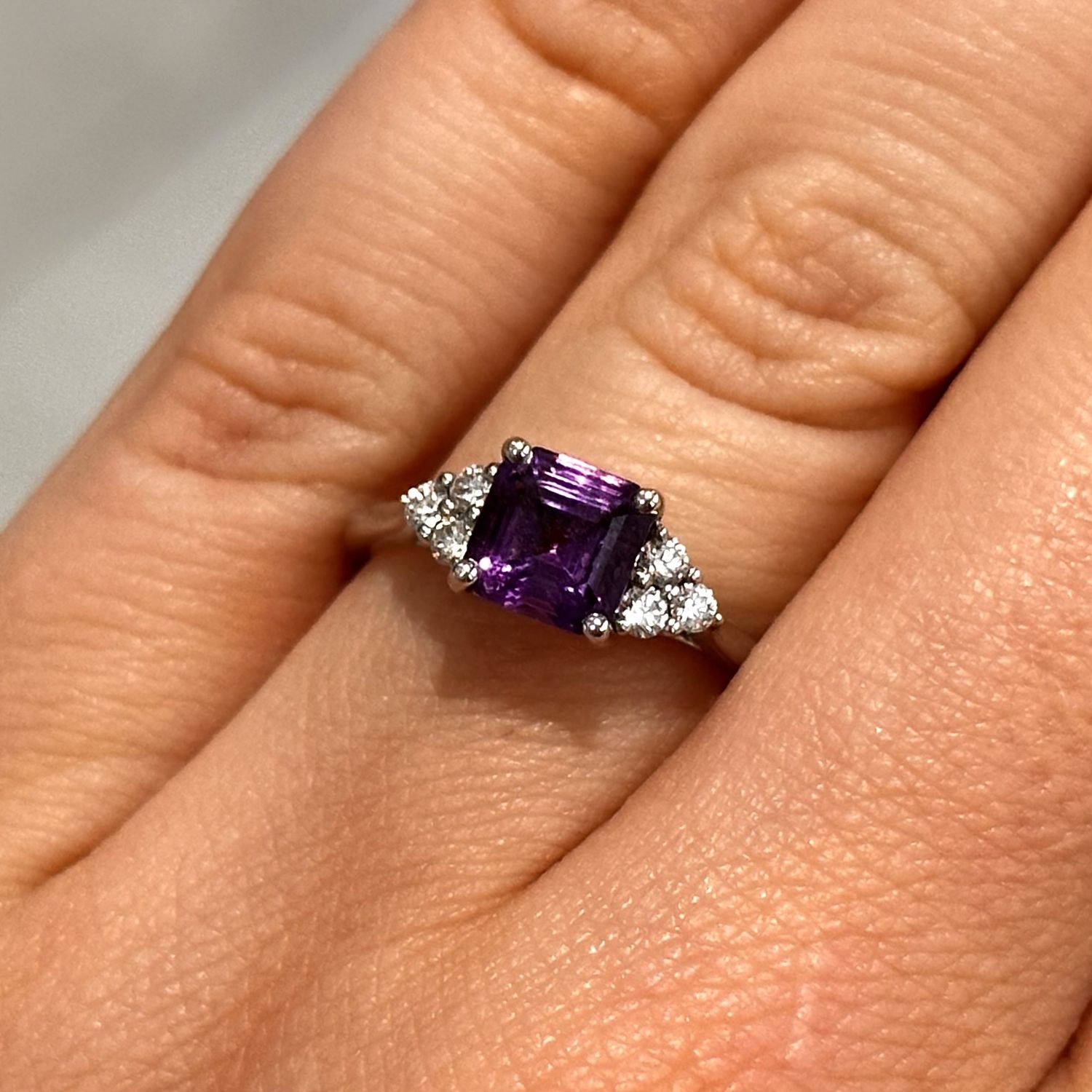 18ct White Gold Amethyst 0.93ct &amp; Diamond 0.18ct Ring