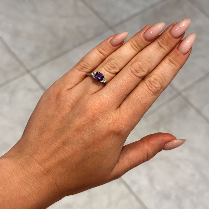 18ct White Gold Amethyst 0.93ct &amp; Diamond 0.18ct Ring