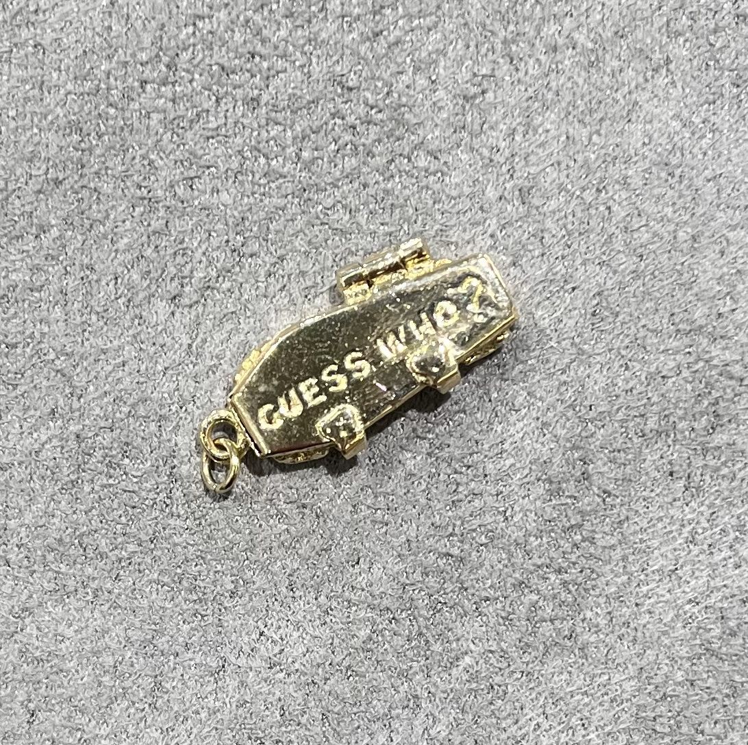 Pre-Owned 9ct Yellow Gold ‘Guess Who’ Dracula/Vampire Coffin Charm