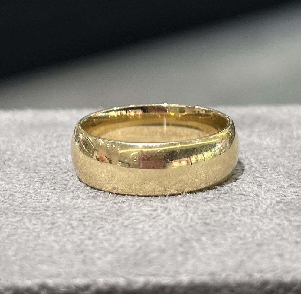 Pre-Owned 9ct Yellow Gold 7mm Court Band